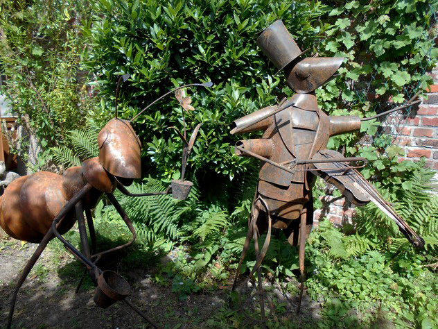 sculpture metal tole oxydee cigale fourmi fable la fontaine