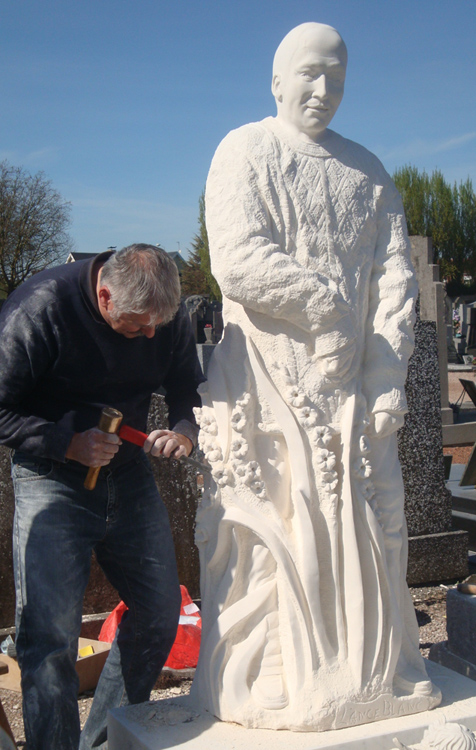 sculpture marbre statue homme cimetiere
